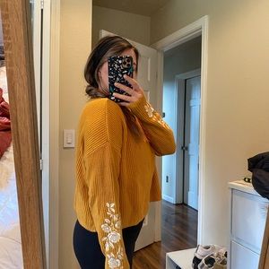 LA hearts cropped floral sleeve sweater. Size M